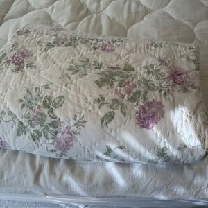 Full size purple floral quilt